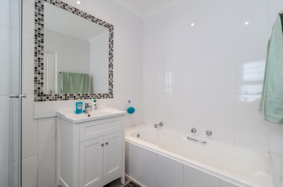 To Let 3 Bedroom Property for Rent in Kenilworth Western Cape